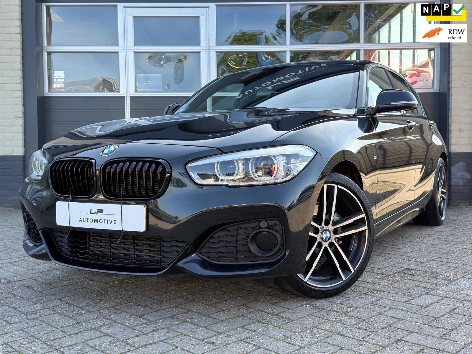 BMW 1-serie 118i High Exe / M-pakket / NL-auto / Automaat, Auto's, BMW, Bedrijf, Te koop, 1-Serie, ABS, Airbags, Airconditioning