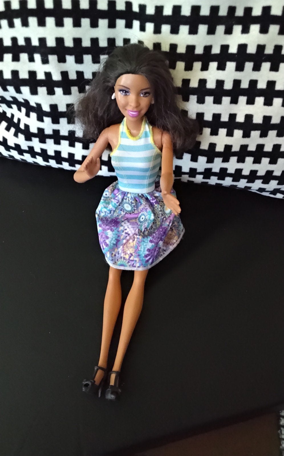 Barbie pop met gestreepte top en bloemenrok, Ophalen of Verzenden, Gebruikt, Barbie