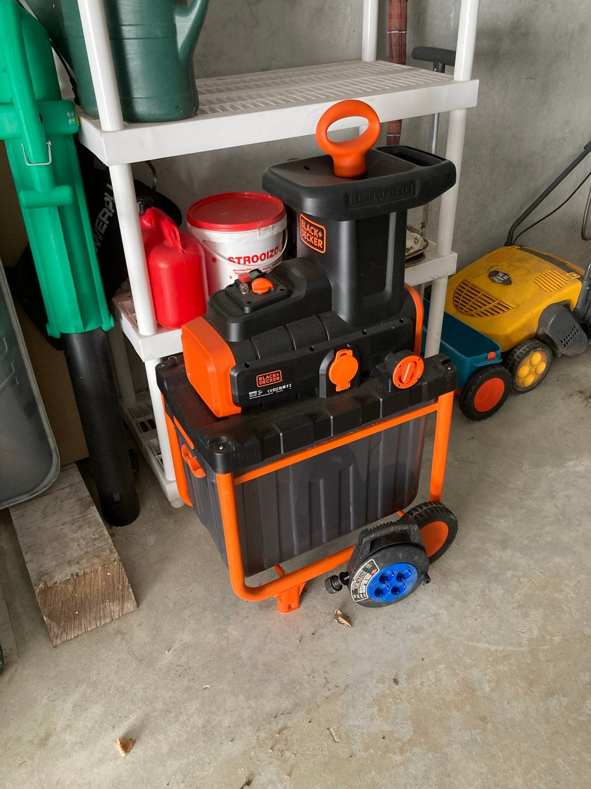 Black+Decker Hakselaar - Krachtige Tuinhulp, Tuin en Terras, Hakselaars, Ophalen, Gebruikt, Elektrisch, Met opvangbak