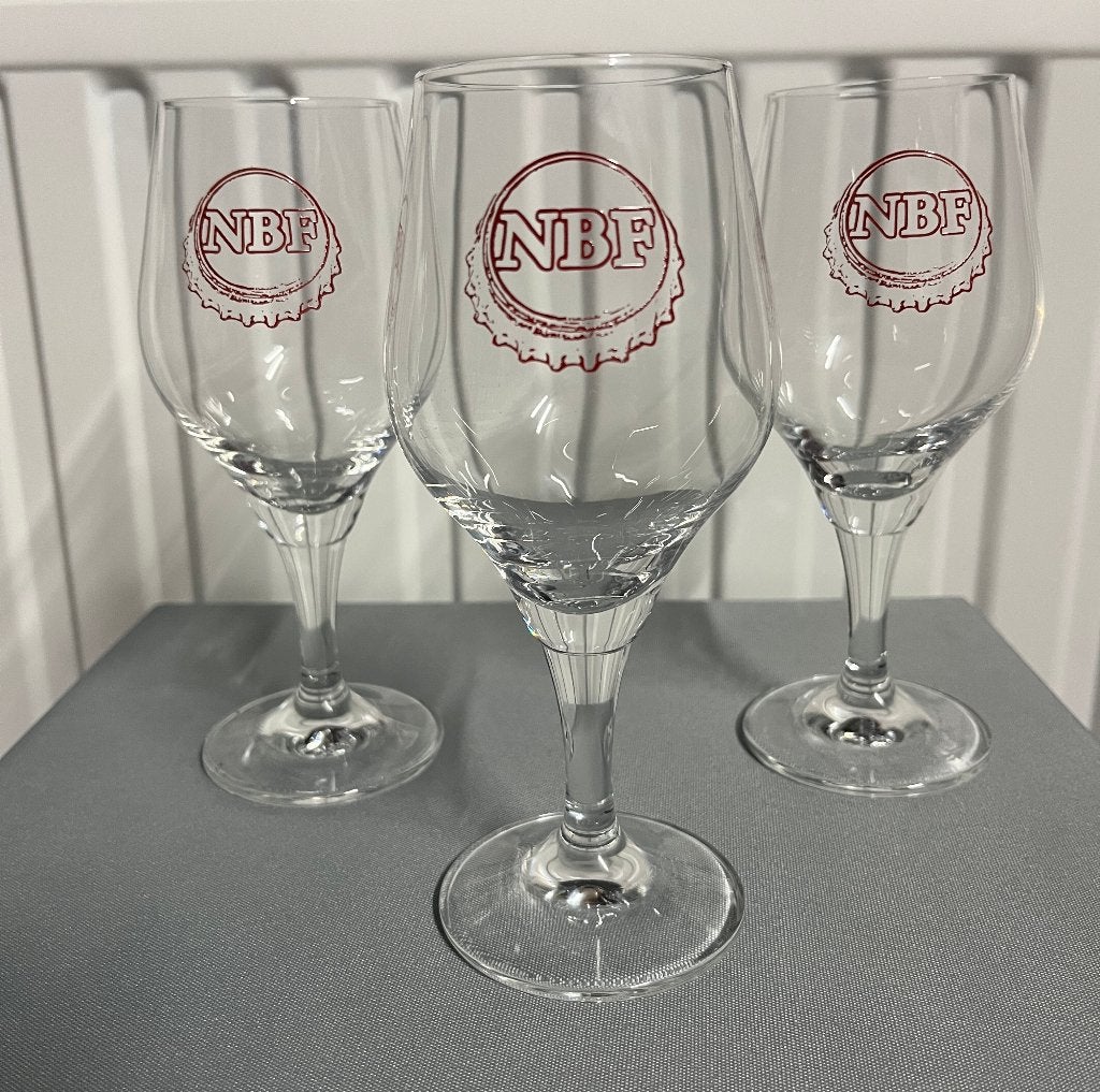 Set van 3 NBF Speciaalbier glazen - Tulpvorm op voet, Verzamelen, Ophalen of Verzenden, Zo goed als nieuw, Glas of Glazen, Overige merken