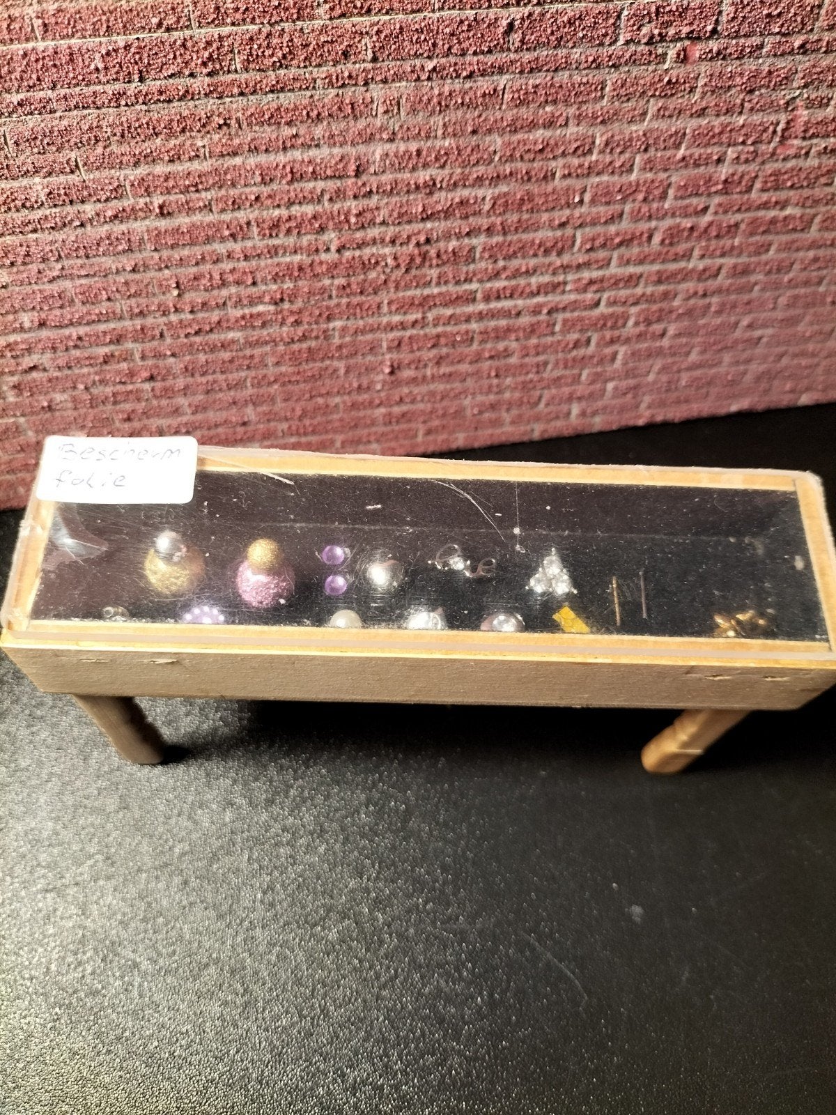 Juwelier vitrine 1:12 voor poppenhuis, Verzamelen, Poppenhuizen en Toebehoren, Ophalen of Verzenden, Poppenhuis