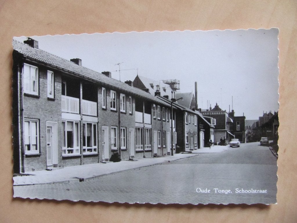 Oude Tonge, Schoolstraat en Beatrixstraat, Ophalen of Verzenden, Voor 1920