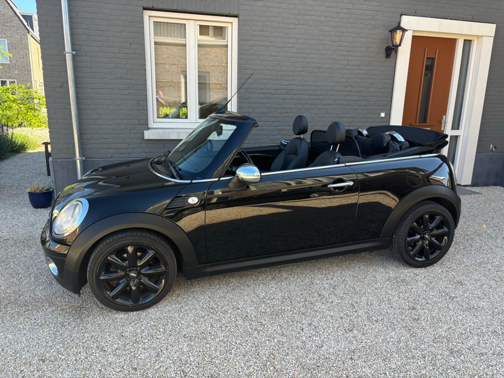 Mini Cabrio 1.6 120pk 2010 Zwart, NIEUWE MOTOR! Stoere Mini!, Auto's, Zwart, 4 cilinders, Cabriolet, 4 stoelen