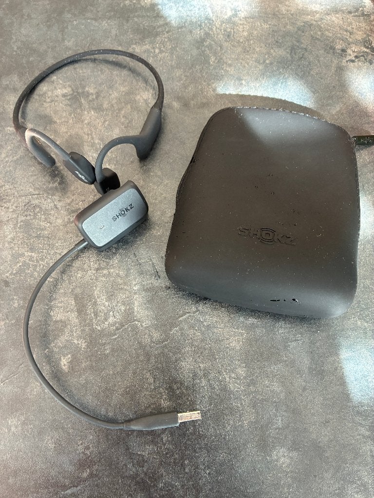 Shokz OpenSwim MP3-hoofdtelefoon - Botgeleiding, Gebruikt, Bone conduction, Draagtas/etui, Ophalen of Verzenden