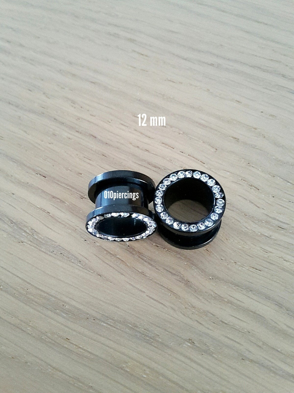 Nieuwe tunnels, pluggen. Staal. Zwart. Witte steentjes., Sieraden, Tassen en Uiterlijk, Piercings, Ophalen of Verzenden, Zo goed als nieuw