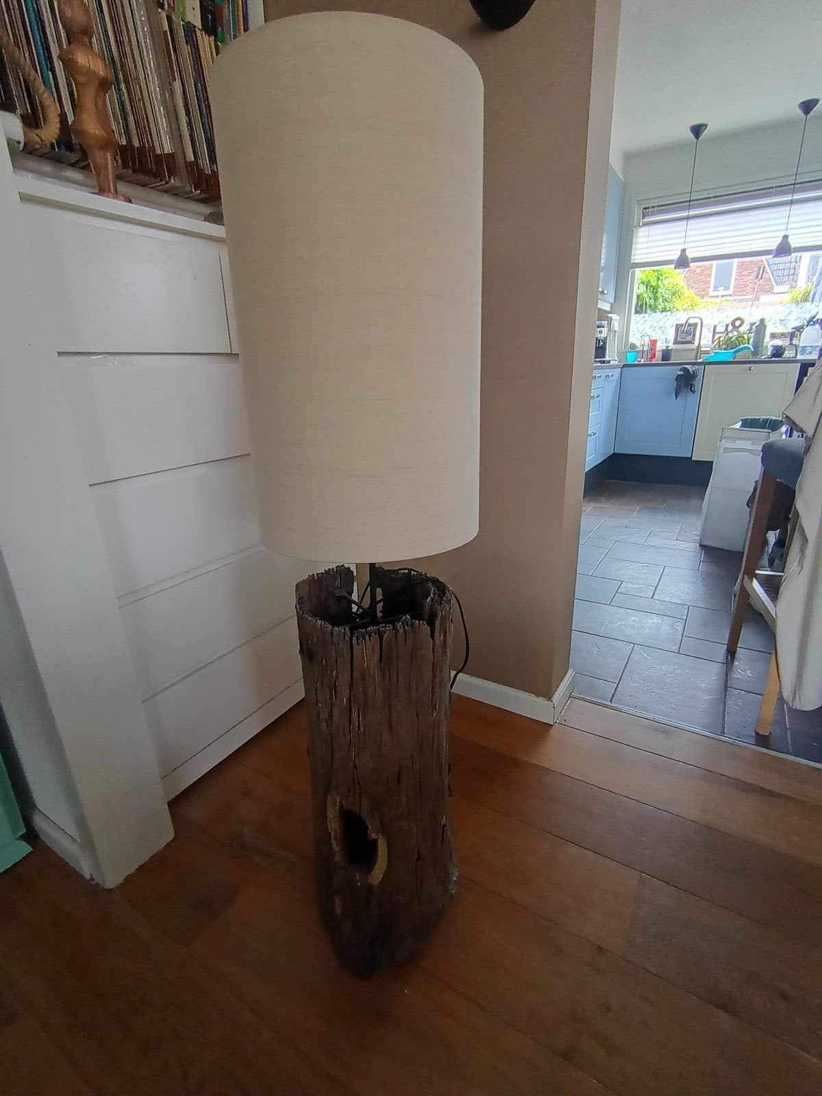 Unieke houten vloerlamp met stoffen kap van STOUT, Ophalen, Rustiek, Landelijk, Natuurlijk, 100 tot 150 cm, Zo goed als nieuw