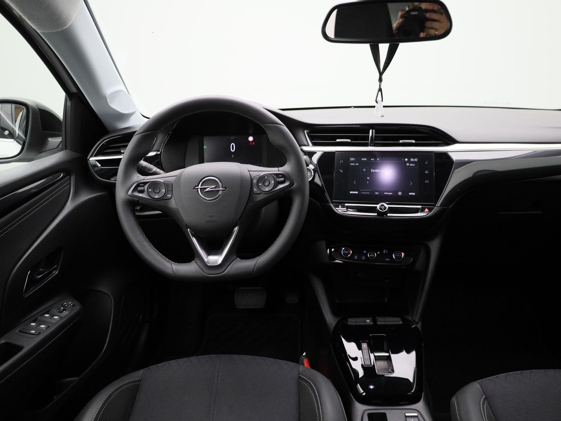 Opel Corsa-e Elegance 50 kWh | Automaat | Apple Carplay / An, Gebruikt, Zwart, Wit, Origineel Nederlands