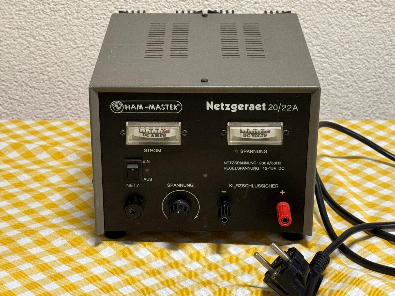 Ham master Regelbare voeding 20/22amp vaste pr incl vzk, Telecommunicatie, Ophalen of Verzenden, Zender en Ontvanger
