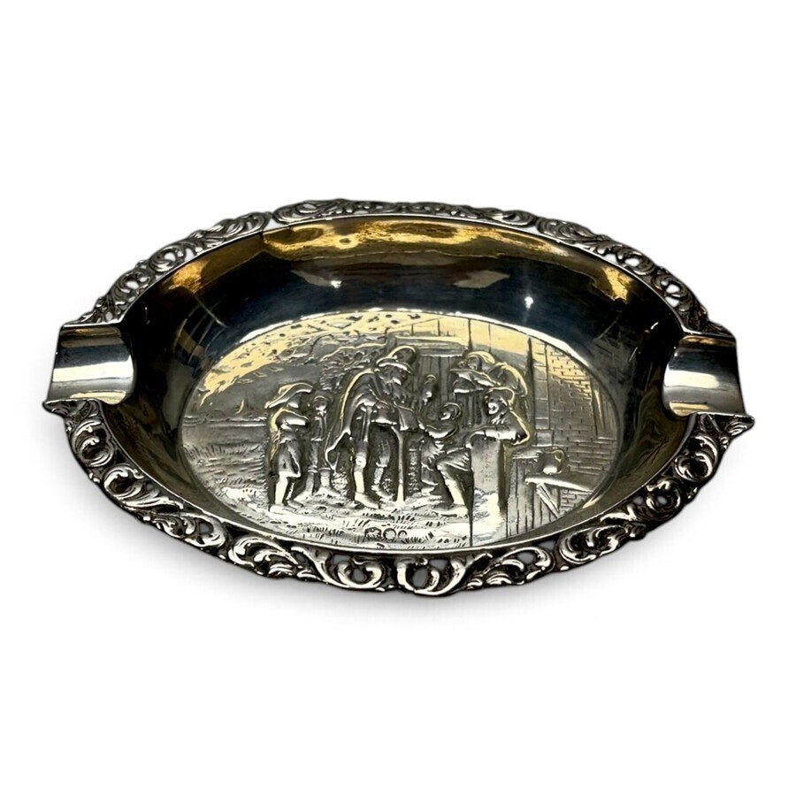 Zilveren asbak met herbergdecor, Hooykaas 1937, Antiek en Kunst, Ophalen of Verzenden, Zilver