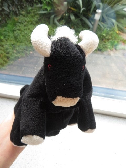 Handpop koe stier merk Beleduc zacht velours poppenkastpop, Zwart, Ophalen of Verzenden, Zo goed als nieuw, Met label