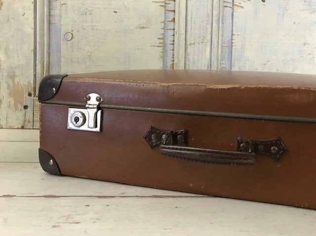 Antieke Franse koffer bruin stevig en goed sluitend, Sieraden, Tassen en Uiterlijk, Koffers, Gebruikt, Ophalen of Verzenden, Minder dan 35 cm