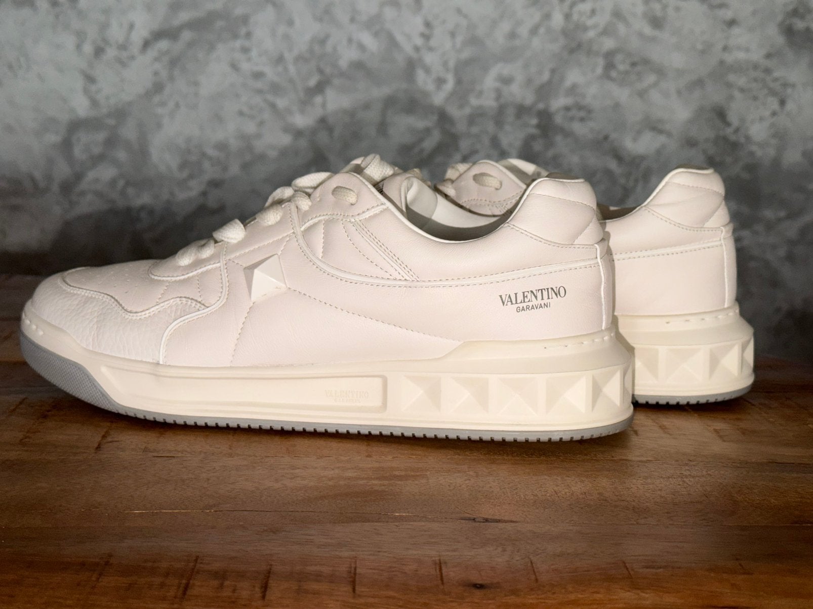 Valentino Garavani One Stud Sneakers Wit maat 42., Ophalen, Nieuw, Wit, Sneakers of Gympen