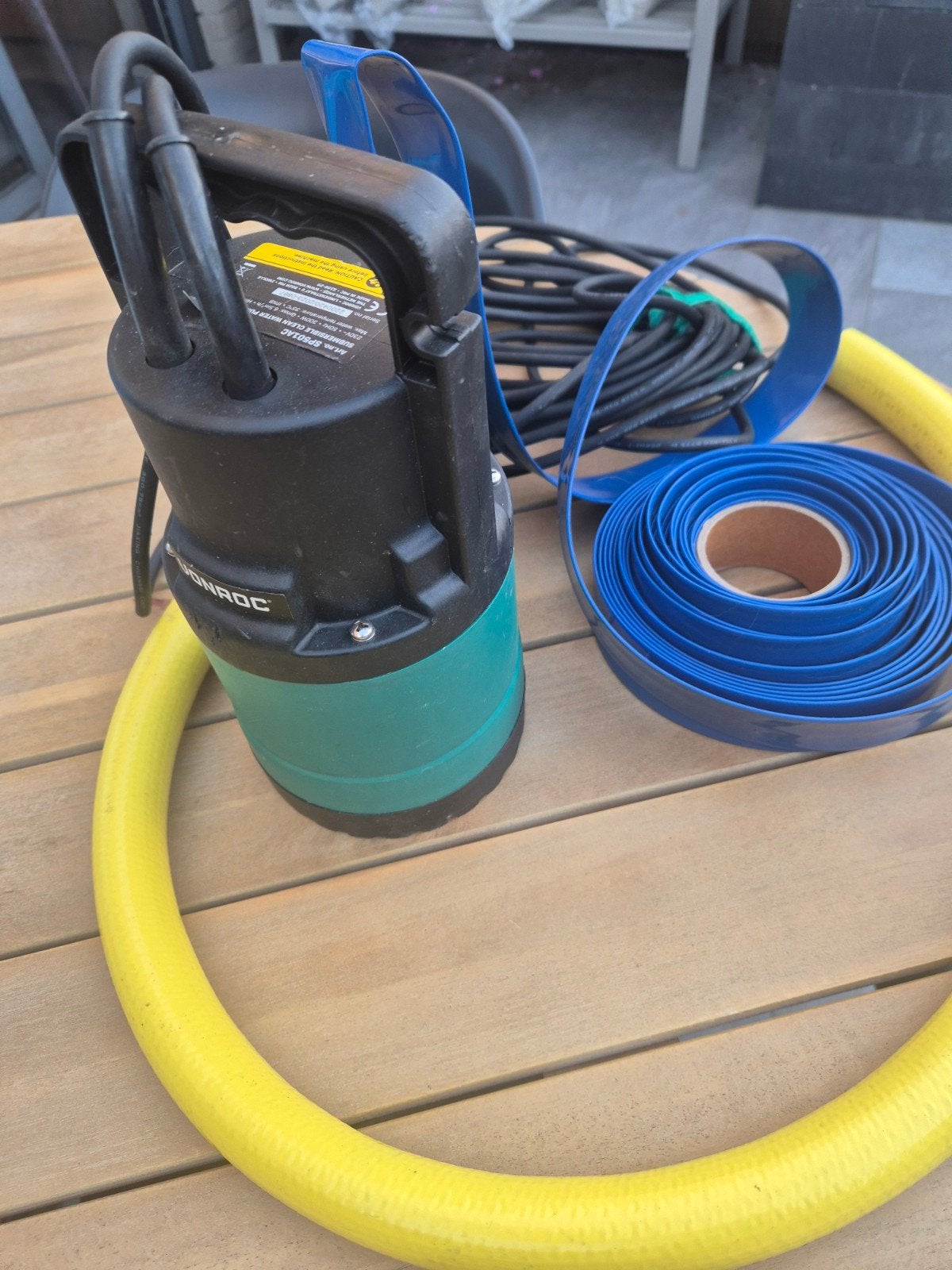 Dompelpomp Vondroc SP501AC met slangen en beugel, Ophalen, Zo goed als nieuw, Elektrisch, Dompelpomp