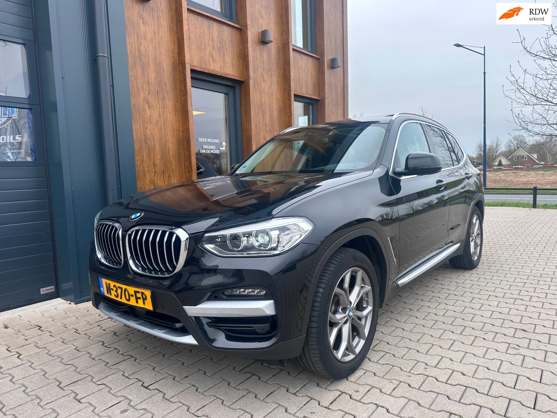 BMW X3 XDrive20i High Executive l HUD l pano l trekhaak l le, Automaat, Gebruikt, 4 cilinders, Zwart
