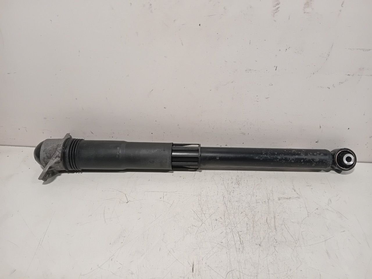 Schokbreker rechts achter Volkswagen Golf, Onderdelen@venauto.nl, Van der Ven Autorecycling B.V., Gebruikt, Ettenseweg 76, 4706 PB Roosendaal, The Netherlands