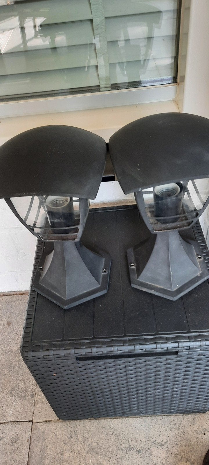 te koop twee tuinlampen zwart, Staande lamp, Aluminium, Ophalen of Verzenden, Netvoeding