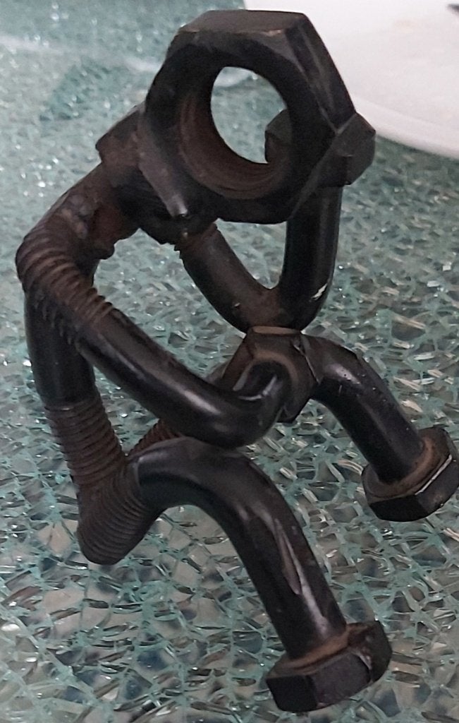 Beeldje gemaakt van bouten en moeren, Minder dan 20 cm, Zwart, Abstract, Modern