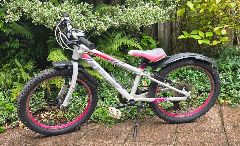 CUBE  MOUNTAINBIKE 20 inch - Wit/Roze, Fietsen en Brommers, Velgrem, Zo goed als nieuw, Dames, Geen vering