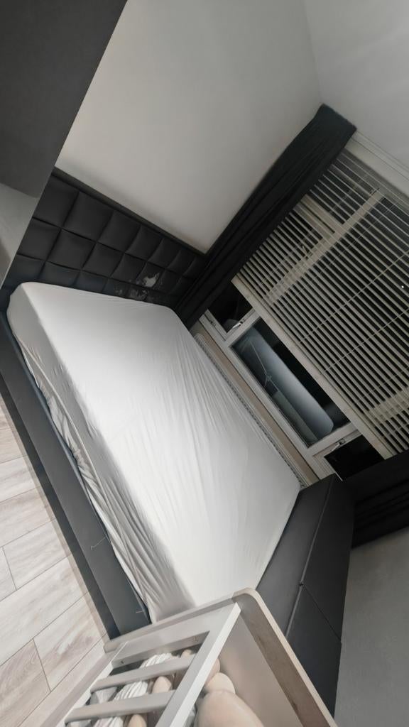 Boxspring met TV-lift (en beschadigd hoofdbord), Huis en Inrichting, Slaapkamer | Bedden, Ophalen, Gebruikt, Zwart, Tweepersoons