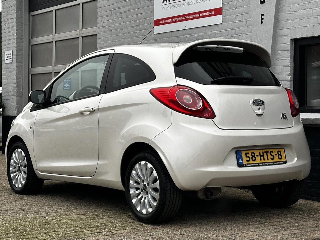 Ford Ka 1.2 Titanium Airco Leder Parelmoer, Voorwielaandrijving, Gebruikt, 4 stoelen, Wit