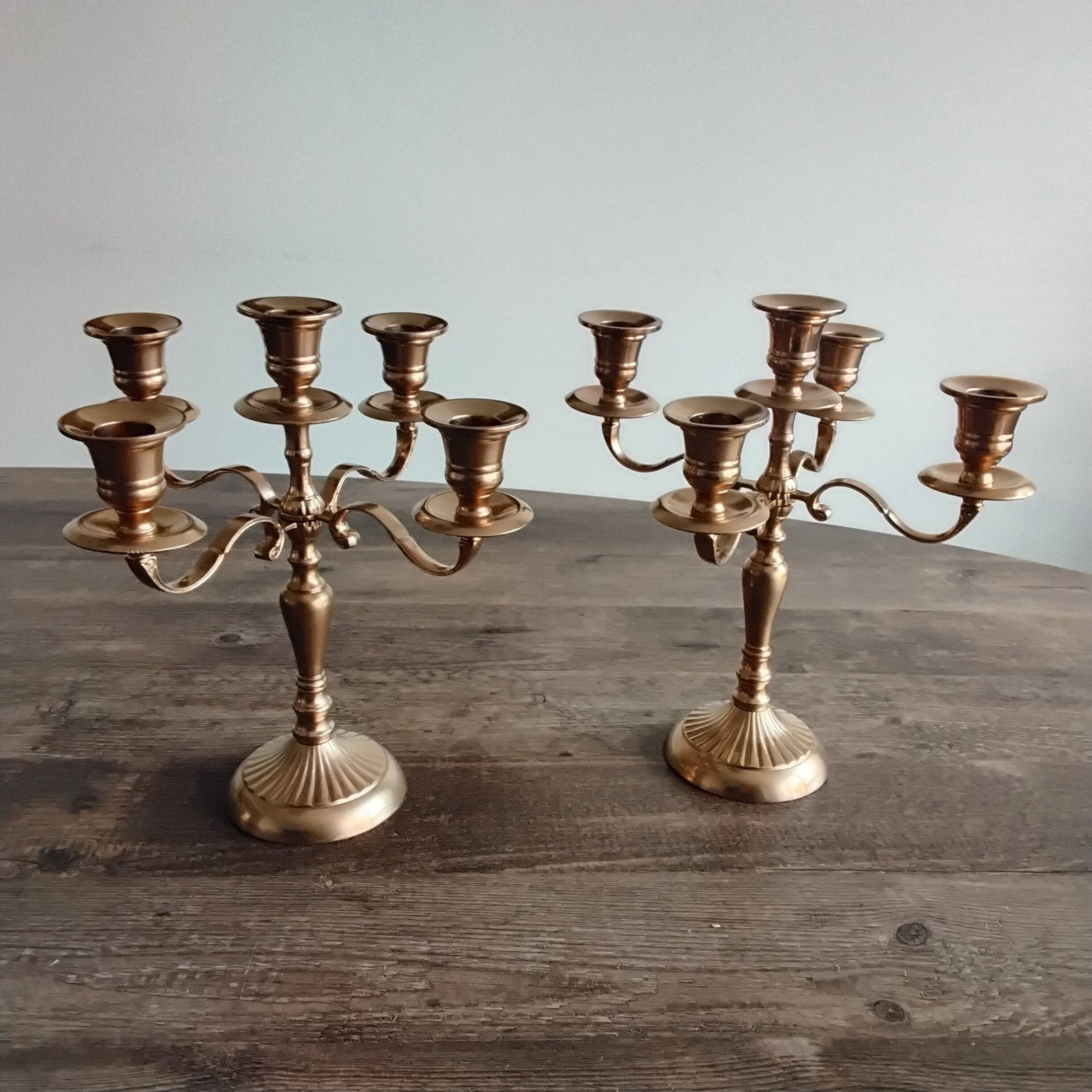 2 vijfarmige kandelaars goudkleurig. 26 cm hoog, Antiek en Kunst, Ophalen of Verzenden, Overige materialen
