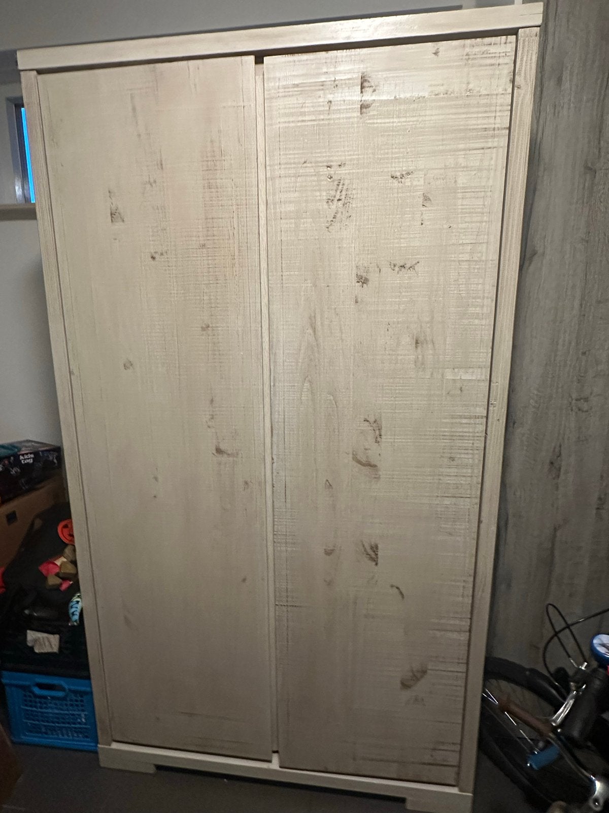 Gratis: Houten kledingkast, Huis en Inrichting, Ophalen, Gebruikt, 100 tot 150 cm, 200 cm of meer