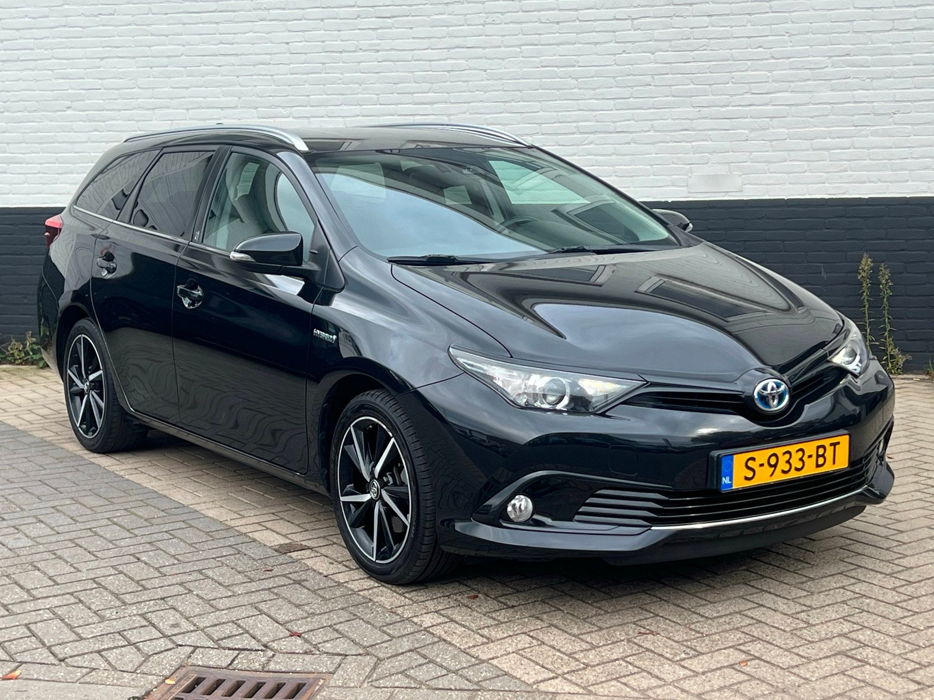 Toyota Auris Touring Sports 1.8 Hybrid Black Pack|Camera|Key, Auto's, Dealer onderhouden, Gebruikt, Alcantara, Verwarmde buitenspiegels