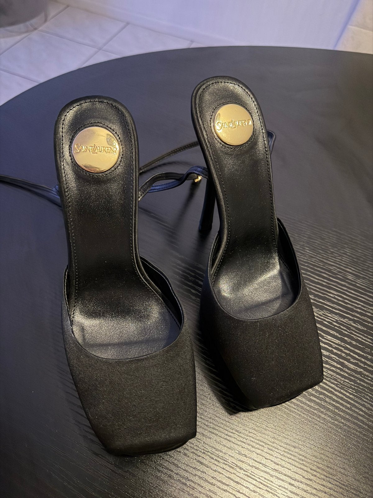 dit zijn echte schoenen mag weg voor 250, Kleding | Dames, Schoenen, Zwart, Overige typen, Ophalen of Verzenden, Gedragen