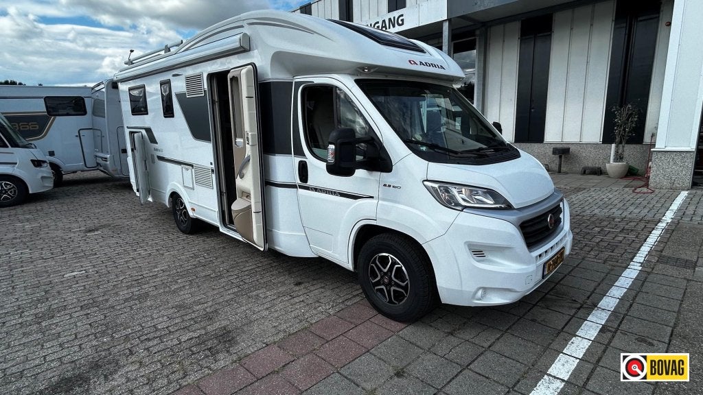 Adria Matrix Plus 670 SL Standkachel, Fietsdrager, Automaat, Afzuigkap, Fiat, Hagelvast dak