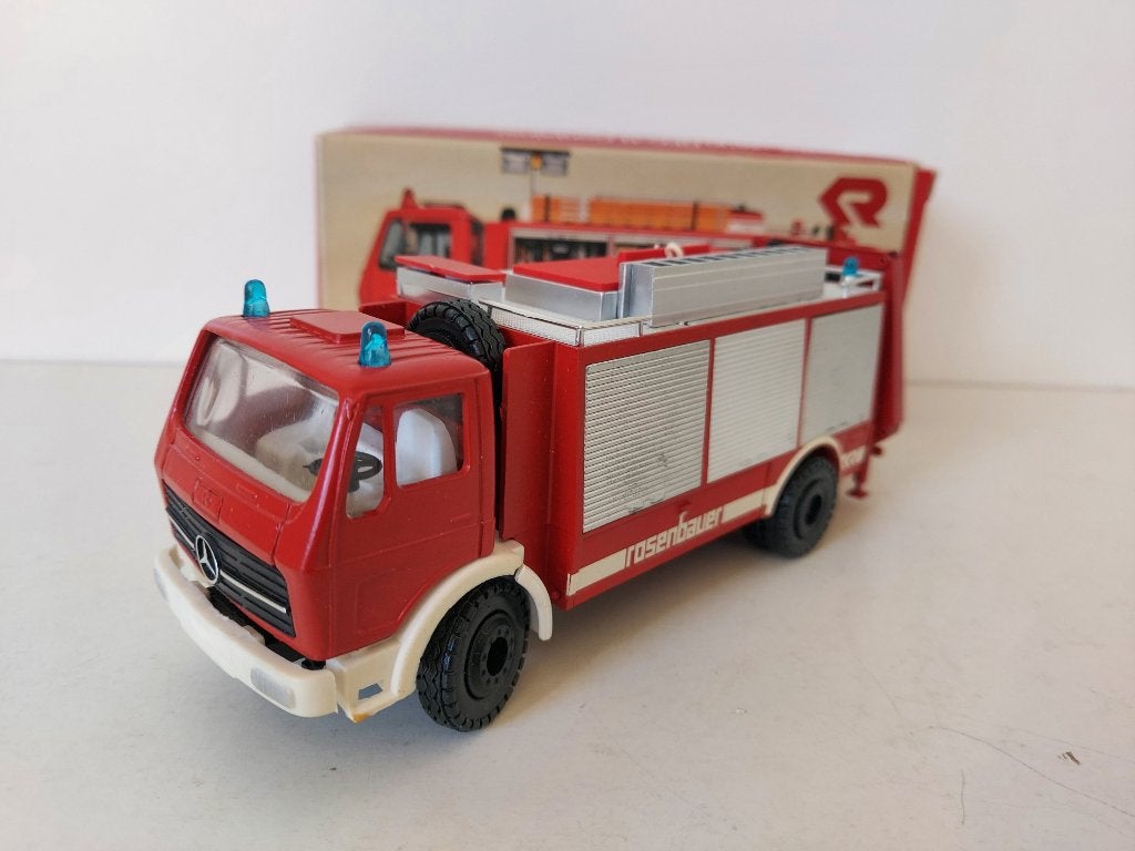 Conrad 3090 Mercedes-Benz NG Rosenbauer brandweerwagen, Hobby en Vrije tijd, Modelauto's | 1:50, Ophalen of Verzenden, Zo goed als nieuw