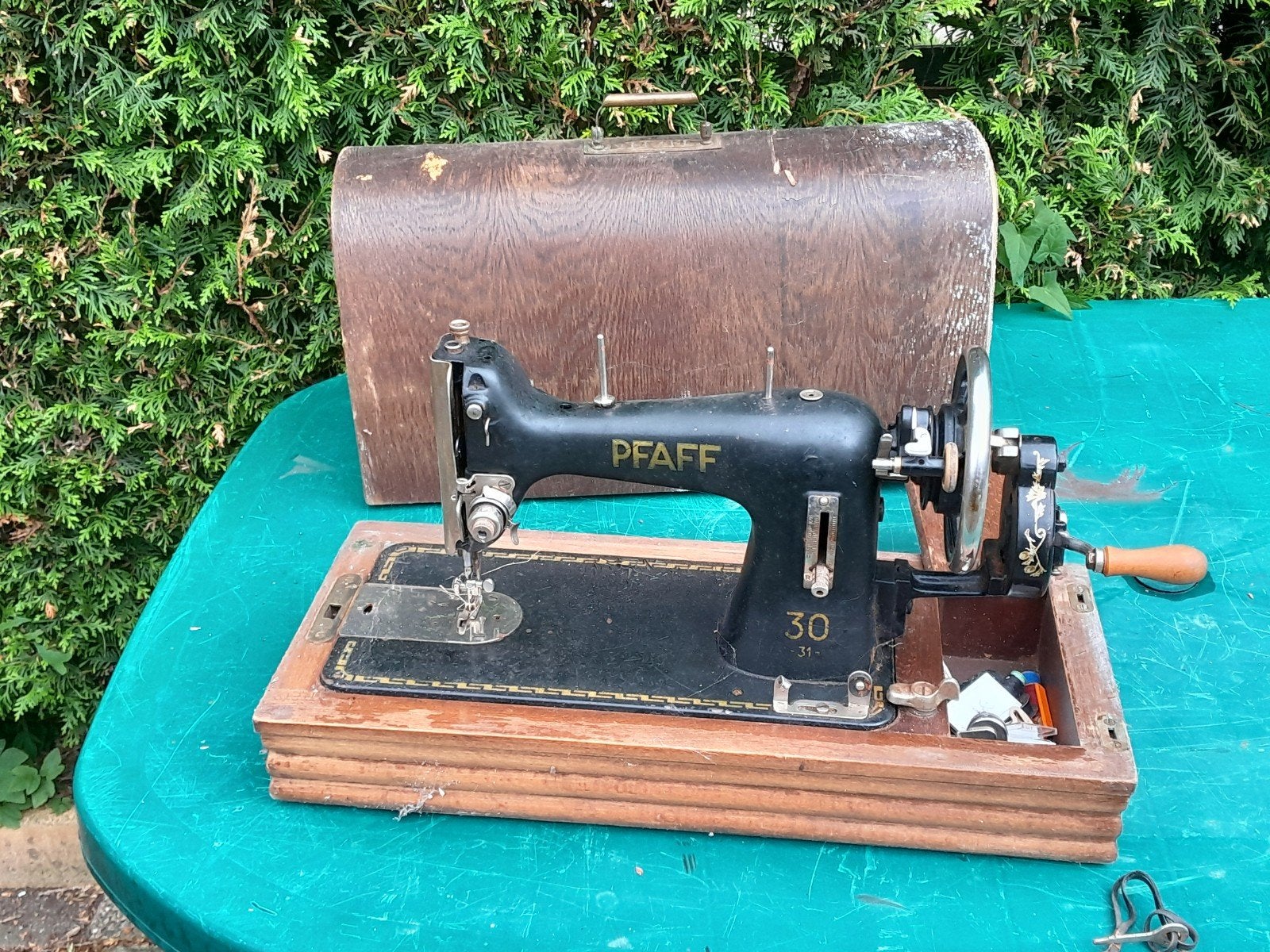 Antieke PFAFF 30 handnaaimachine met houten koffer, Ophalen of Verzenden
