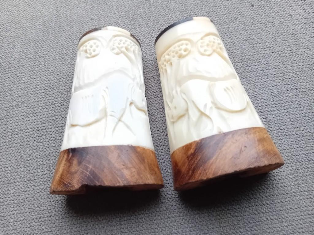 Set antiek handgesneden been peper- en zoutvaatje., Ophalen of Verzenden, Handgemaakt, Natuurlijk materiaal, Houtsnijwerk