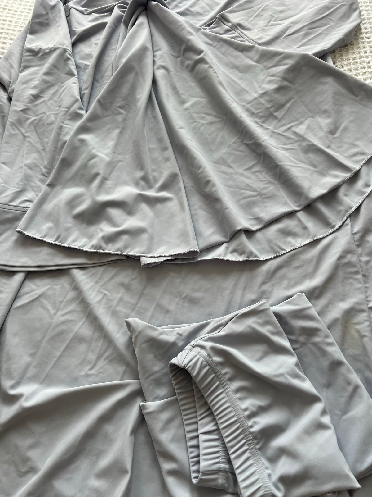 Nieuwe grijze 3-delige Burkini - Maat S/M, Kleding | Dames, Badmode en Zwemkleding, Ophalen of Verzenden, Nieuw, Grijs, Overige typen
