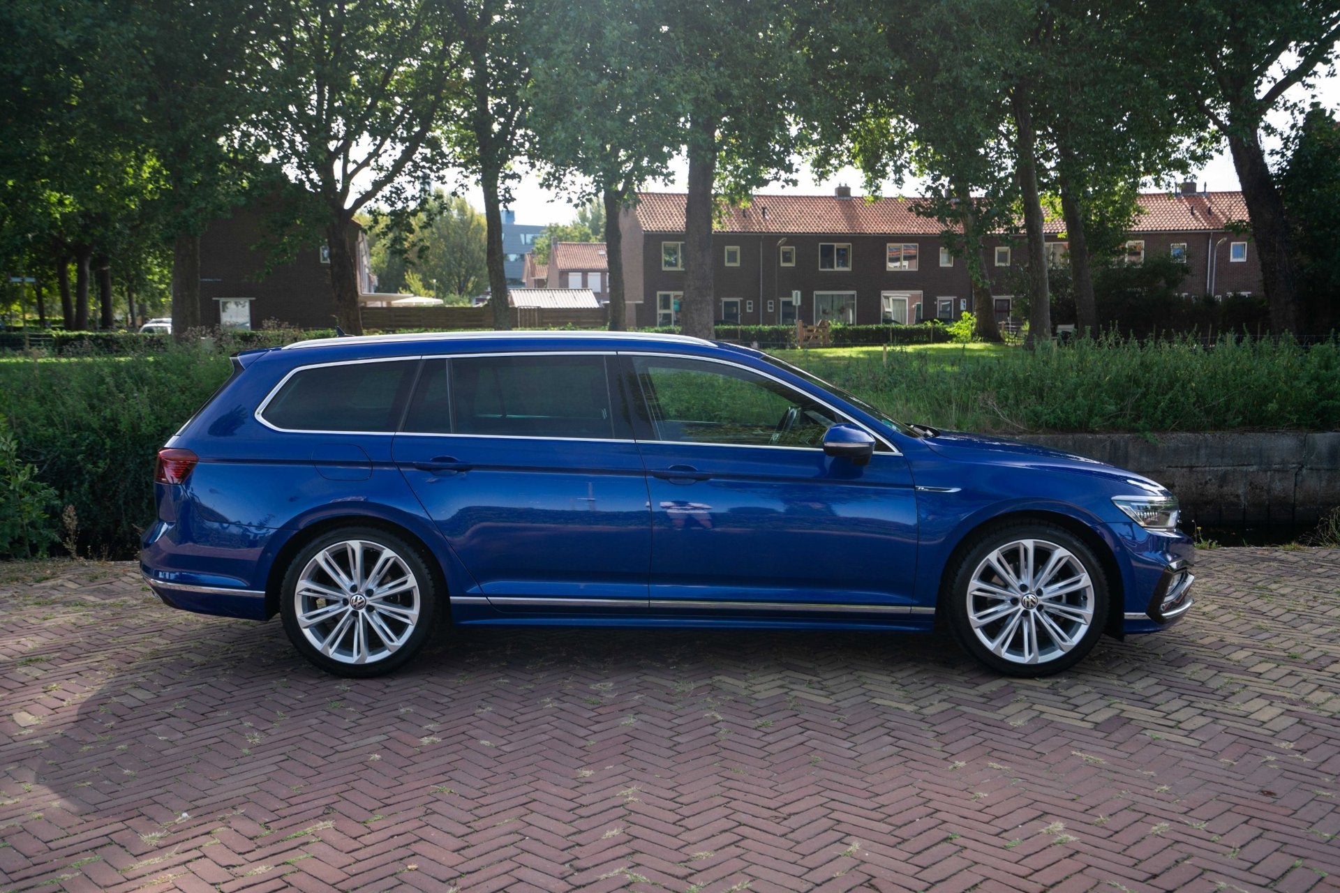Volkswagen Passat Variant 1.5 TSI R-Line Business + Automaat, Auto's, Dealer onderhouden, 730 kg, 4 cilinders, 150 pk