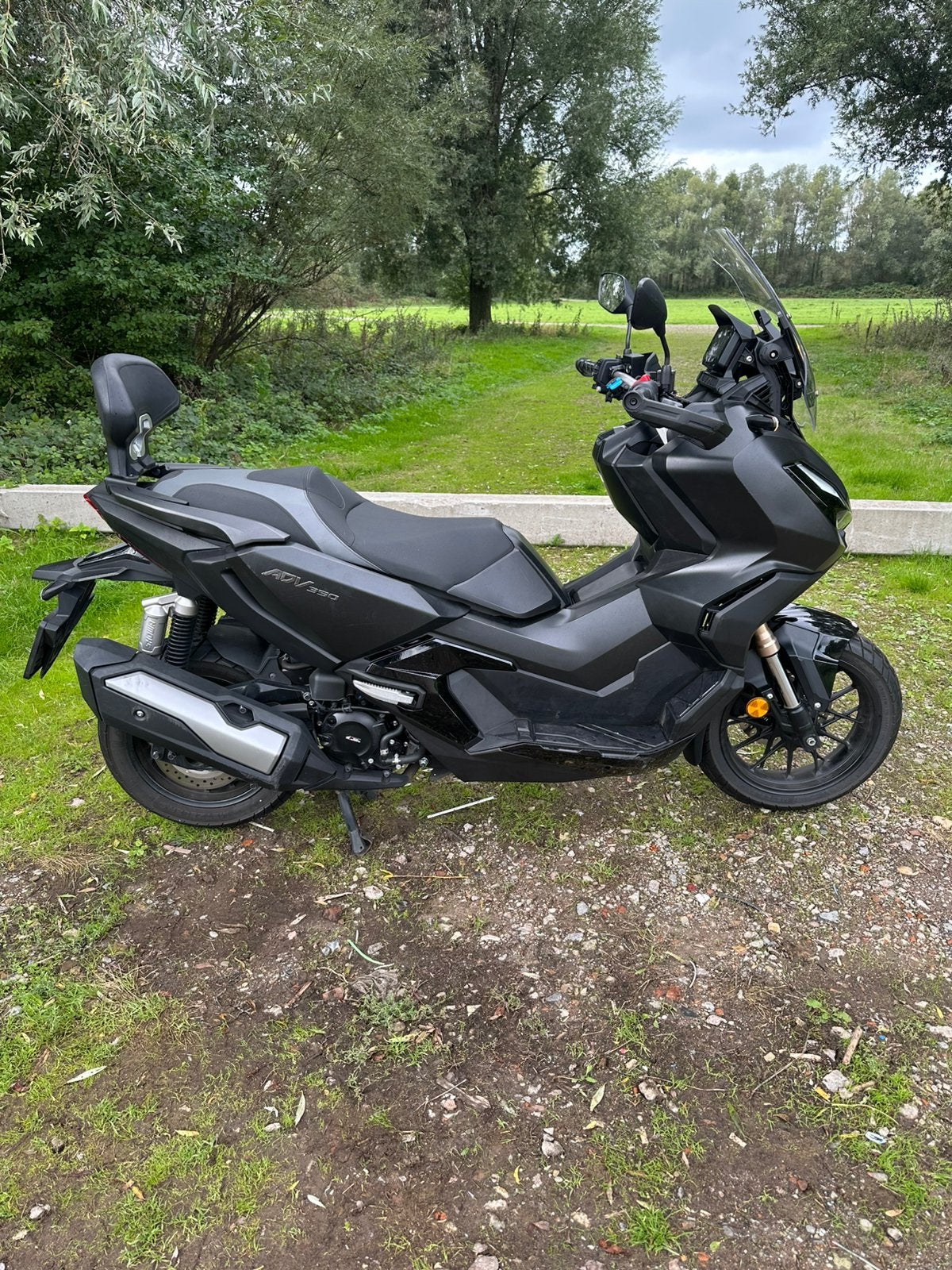 Honda ADV 350 uit 2024 8200 km, Particulier, Minimaal motorrijbewijs A2, Automaat, 1 cilinder