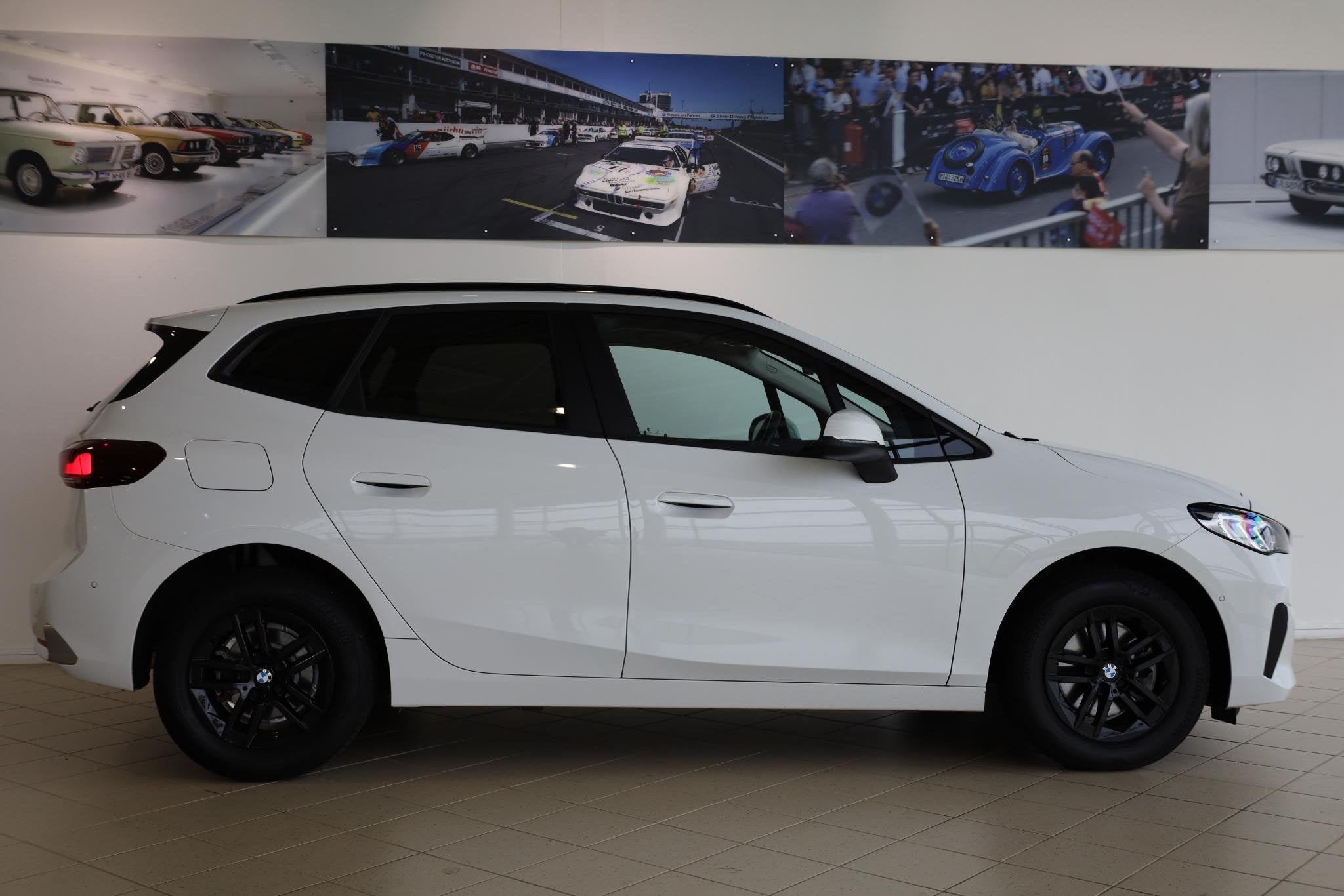 BMW 2 Serie Active Tourer 218i | Parkeersensoren | Achteruit, Auto's, Gebruikt, Euro 6, Met garantie (alle), 1445 kg
