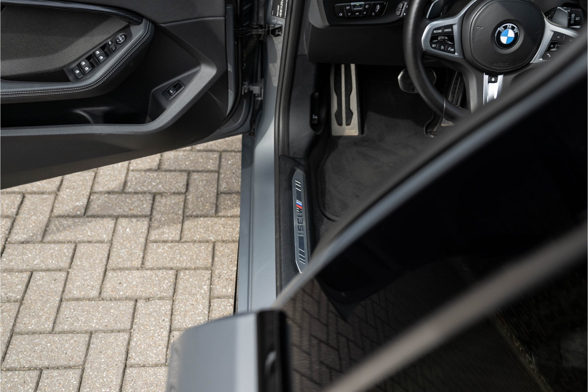 Foto 20 van BMW 1-serie M135i xDrive | Live Cockpit | Panorama | Leder |