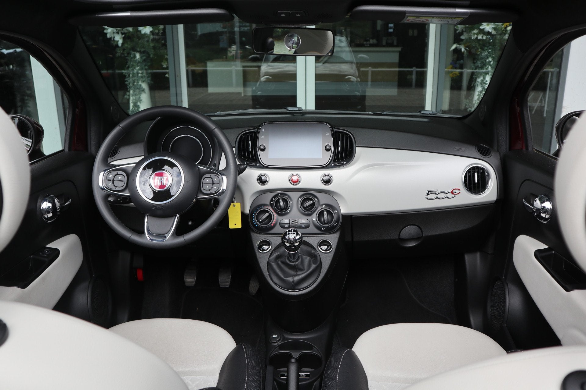 Fiat 500C 1.0 Hybrid Lounge Navi / Cruise / Airco / Apple-An, Voorwielaandrijving, Euro 6, Cabriolet, 4 stoelen