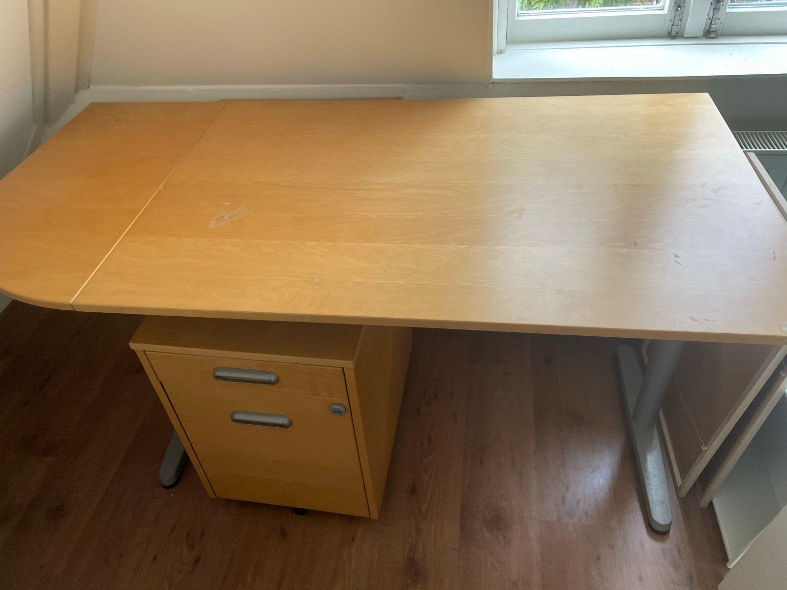 Ruim hoekbureau met ladeblok - Licht hout., Huis en Inrichting, Ophalen, Gebruikt, Hoekbureau, Beige