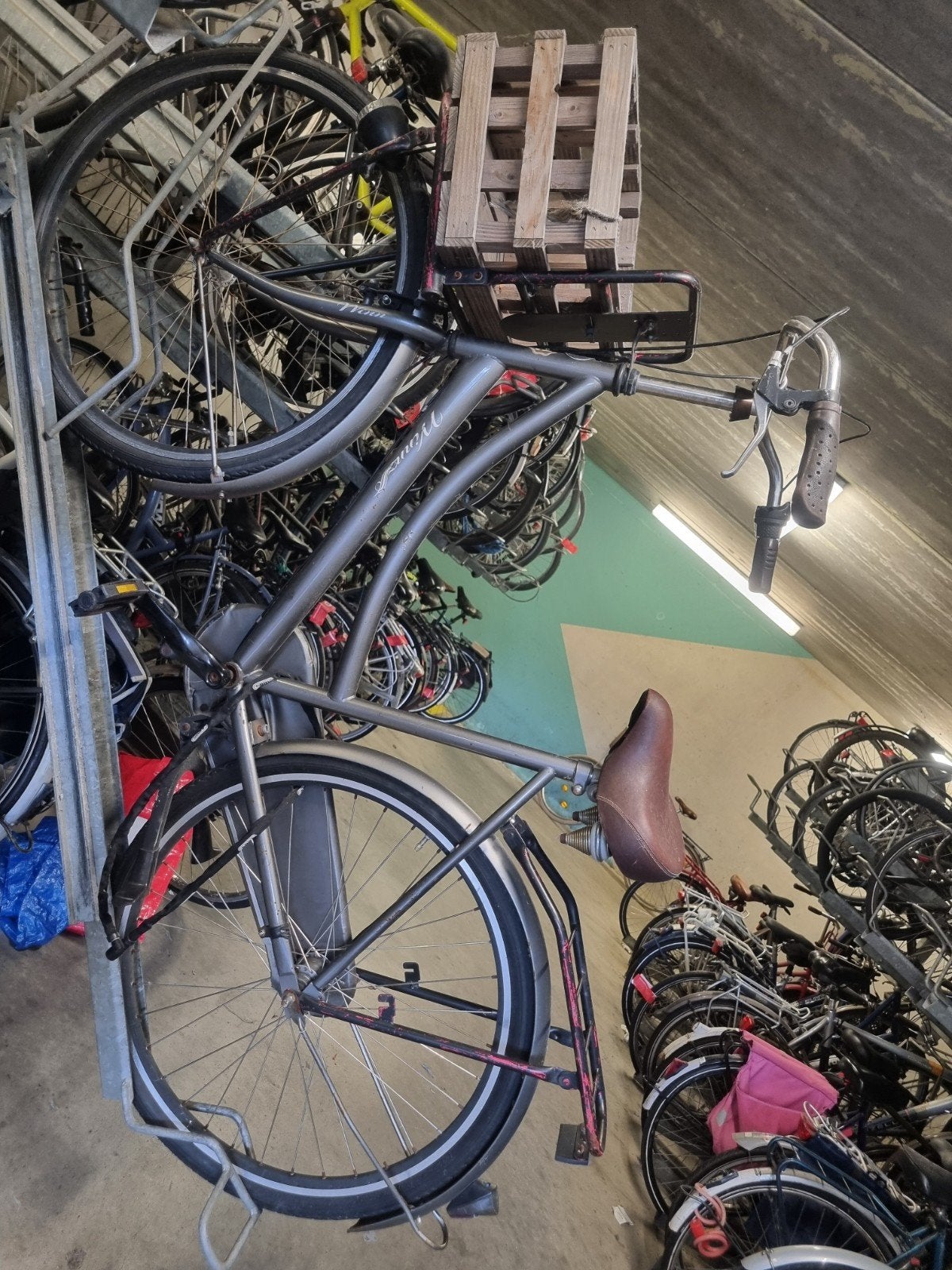 Fiets met houten mandje en ketting, pedaal defect, Fietsen en Brommers, Fietsen | Dames | Damesfietsen, Terugtraprem, Gebruikt
