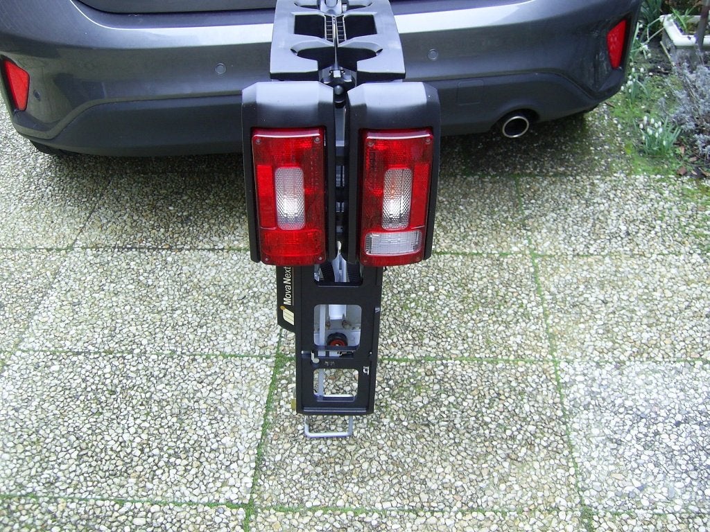 Stabiele compact opvouwbare MovaNext fietsendrager tot 70kg, Ophalen, Gebruikt, 2 fietsen, Trekhaakdrager