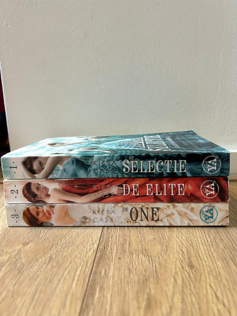 De selectie, Kiera Cass, Boeken, Ophalen of Verzenden, Gelezen