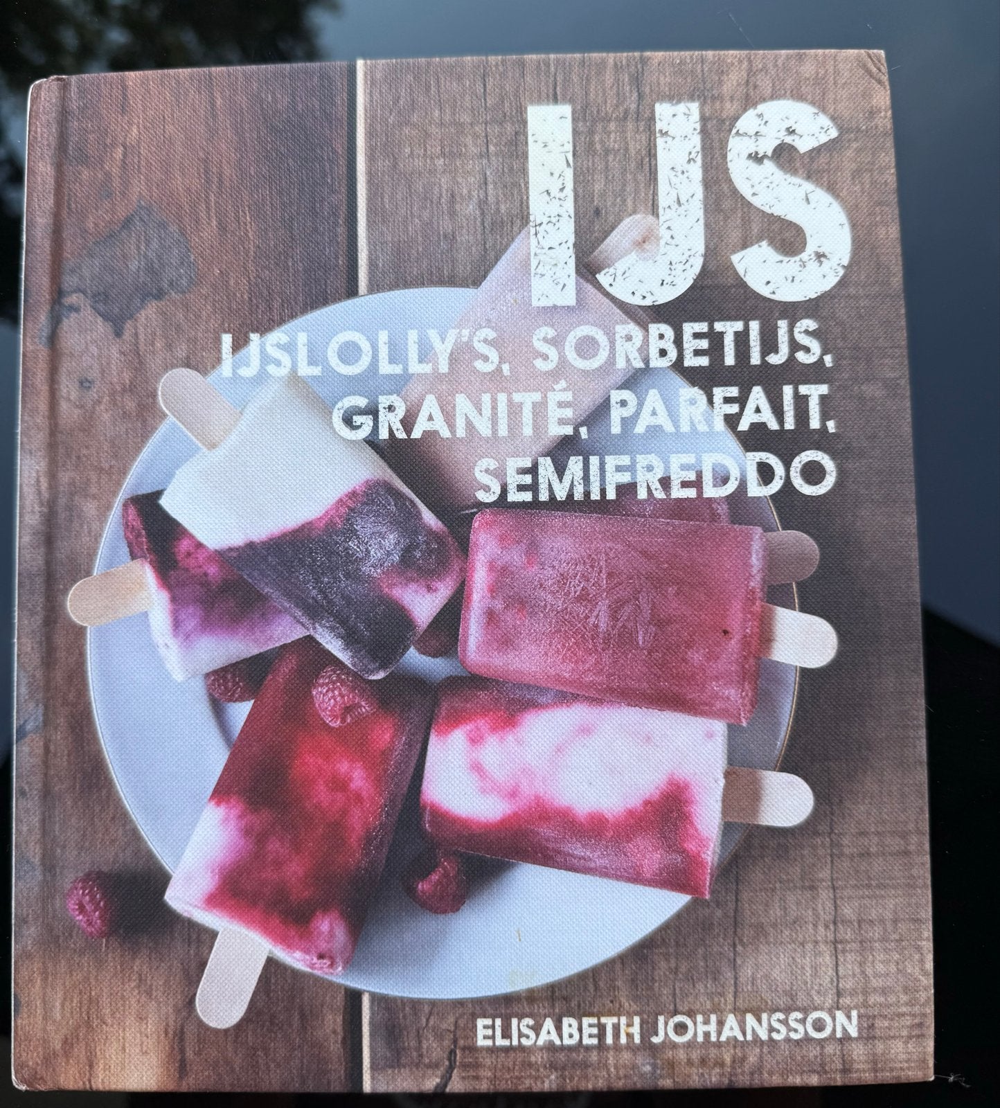 IJSLOLLY'S, SORBETIJS, GRANITÉ, PARFAIT, SEMIFREDDO, Boeken, Ophalen of Verzenden, Zo goed als nieuw, Overige gebieden, Taart, Gebak en Desserts