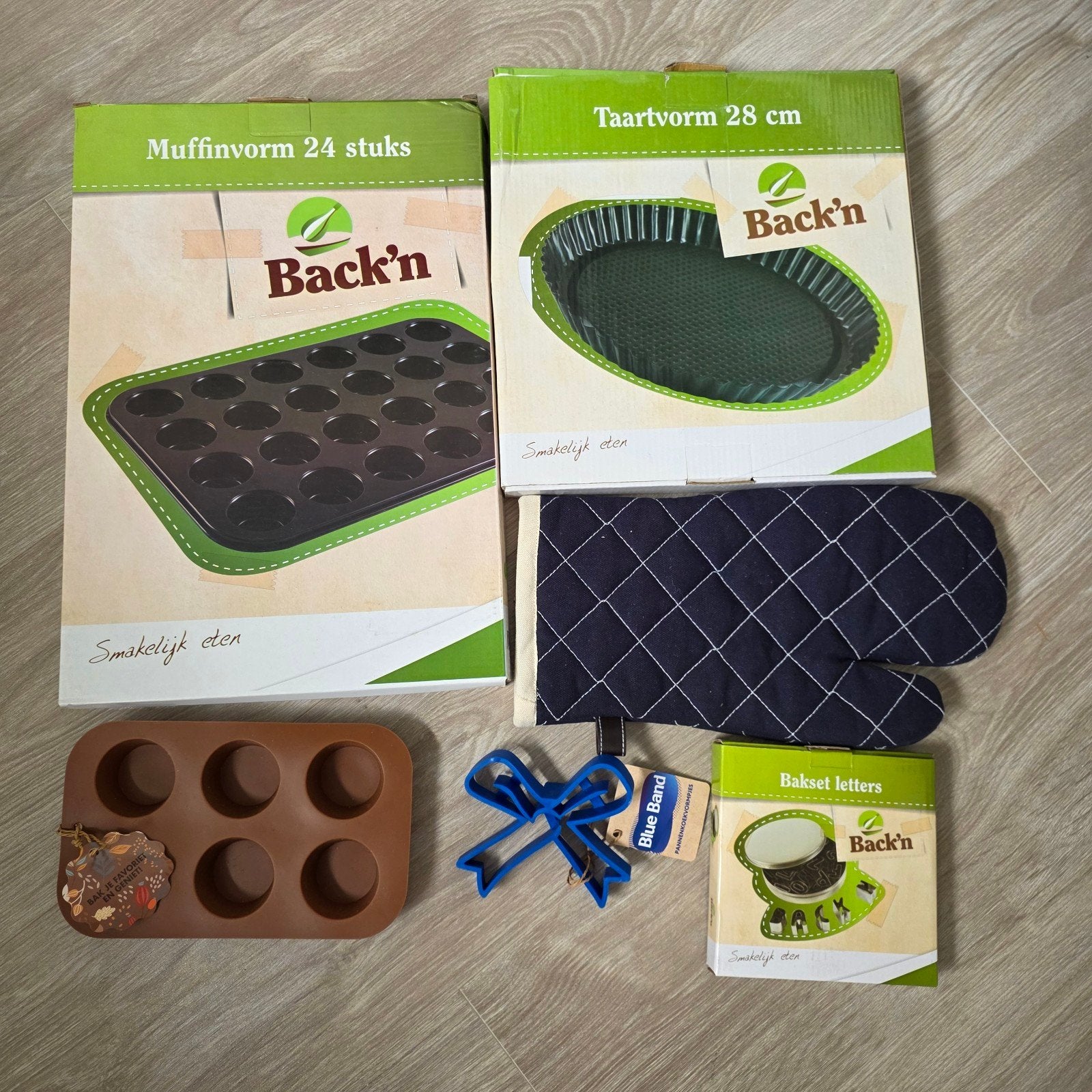 Bakspullen pakket (taartvorm, muffinvorm, accessoires), Ophalen of Verzenden, Zo goed als nieuw, Taarten of Cupcakes