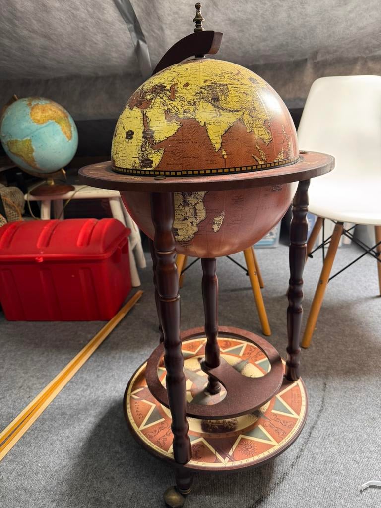 Globebar (ca. 90 cm hoog), Ophalen, Zo goed als nieuw