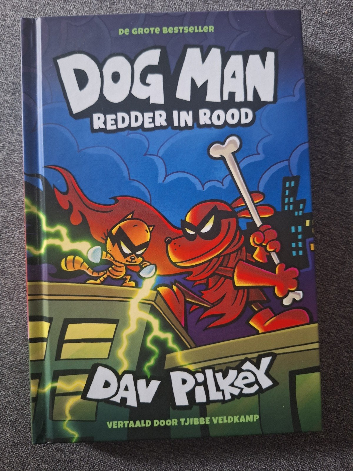 Dog Man: Redder in Rood - Dav Pilkey (Zo goed als nieuw), Ophalen of Verzenden, Zo goed als nieuw, Dav Pilkey, Fictie
