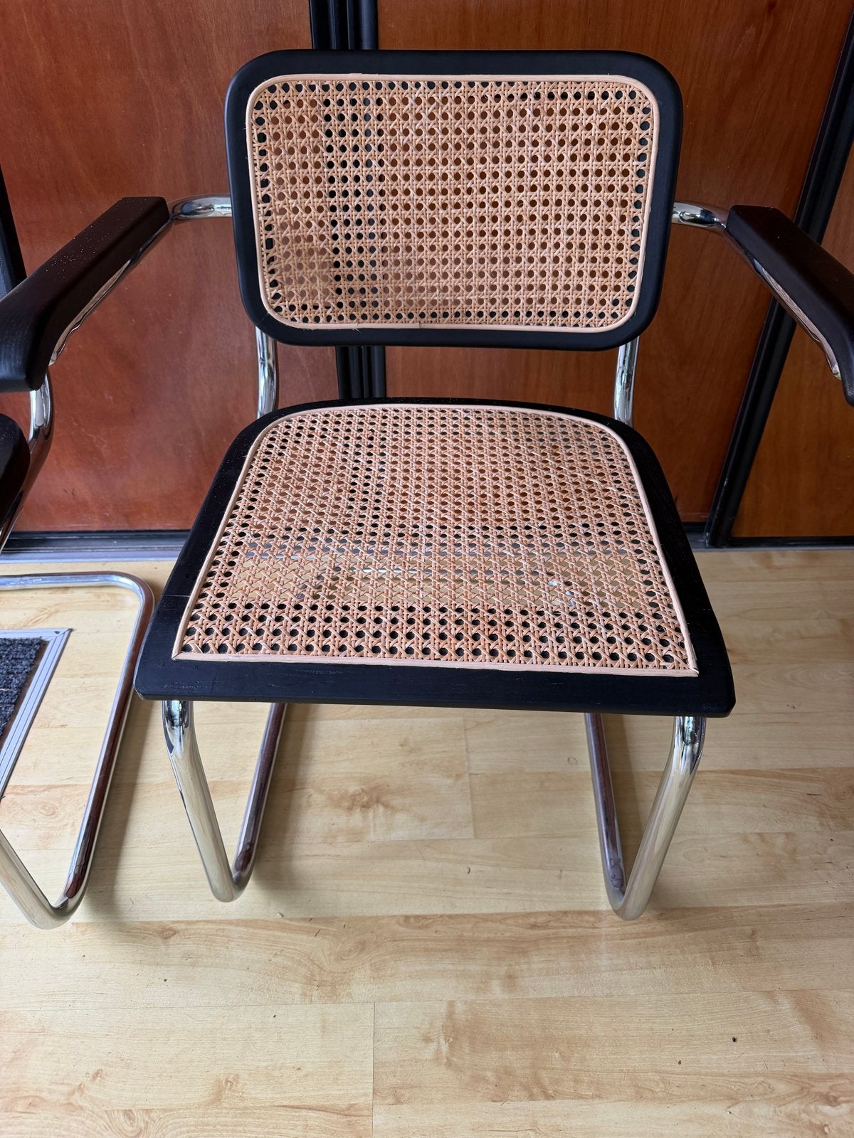 Thonet S32/S64 Bauhaus stoel met armleuningen, Huis en Inrichting, Ophalen, Gebruikt, Zwart, Eén