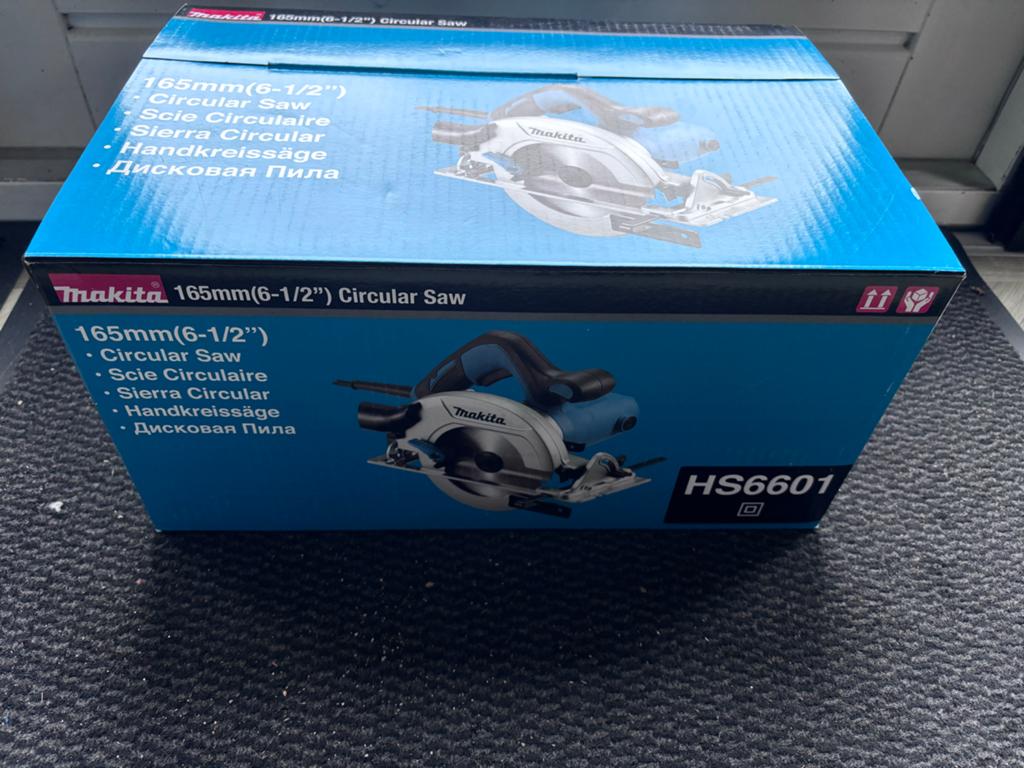 Nieuwe Makita HS6601 Cirkelzaag 165mm (6-1/2"), Cirkelzaag, Nieuw, 600 tot 1200 watt, Ophalen of Verzenden