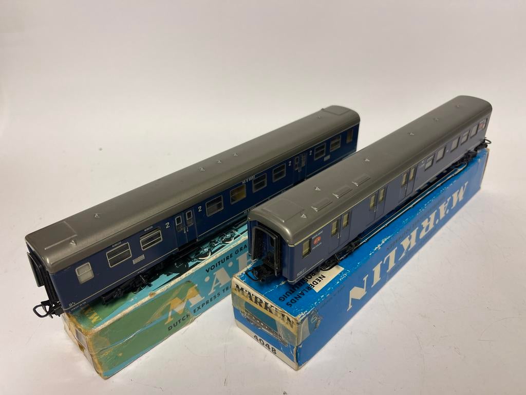 ** MOOIE NS RIJTUIGEN + VERLICHTING ** Märklin 4048 4049 **, Wisselstroom, Wagon, Ophalen of Verzenden, Märklin