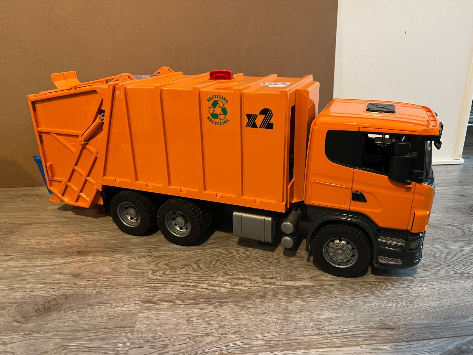Bruder vuilniswagen, Ophalen, Zo goed als nieuw